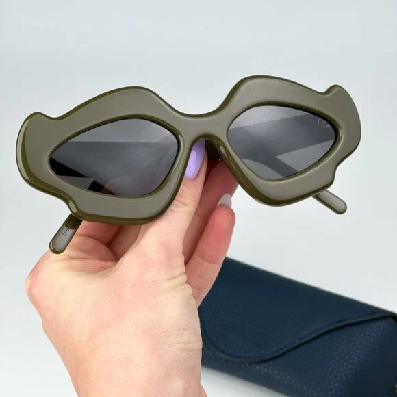 Loewe LW40109U 96A BRAND NEW Sunglasses Khaky Smoke Geometric Unisex - Picture 3 of 11